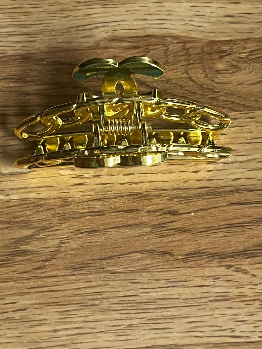 💛 ChaneI Gold Tone Metal Signature Claw Clip Hair Accessory - Picture 3 of 4